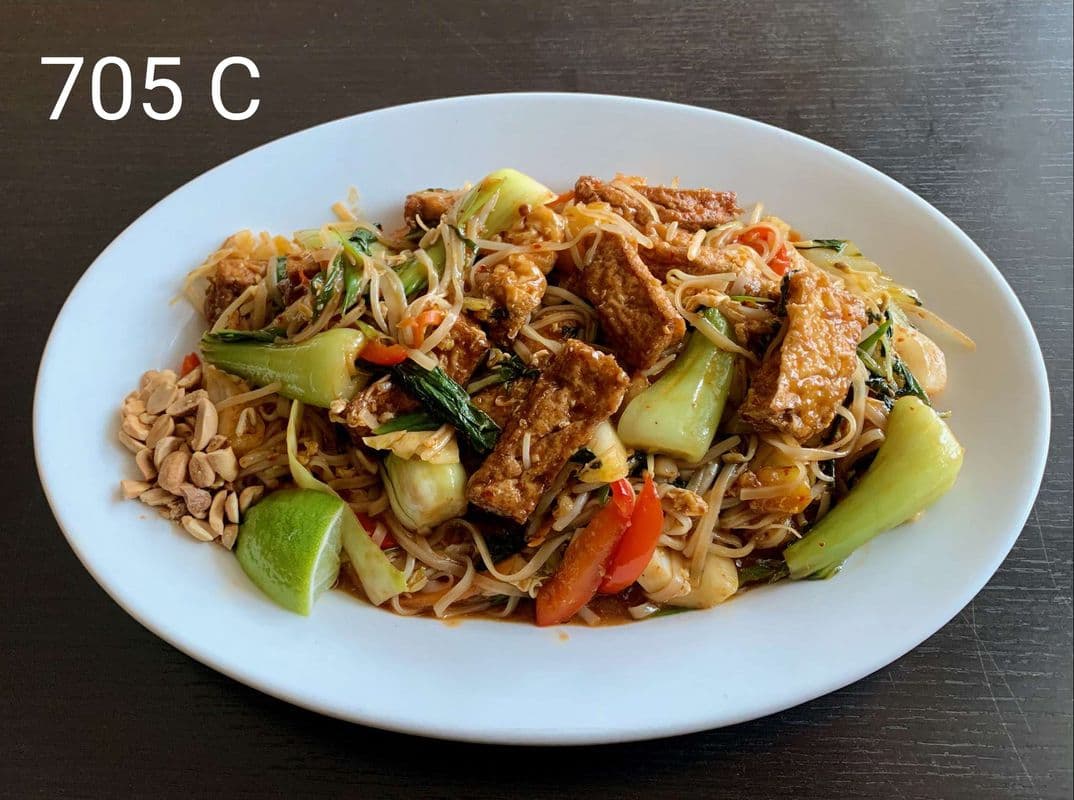 705C. Pad Thai Rau Cai