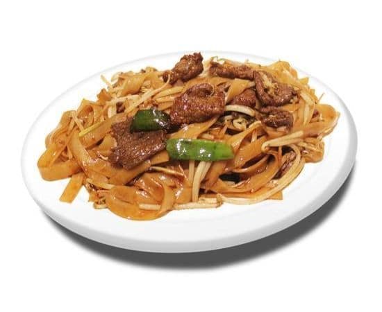 30. Bœuf à la sauce aux fèves de soya noir avec nouilles de riz plat / Beef with Dark Soy Bean sauce/干炒牛河