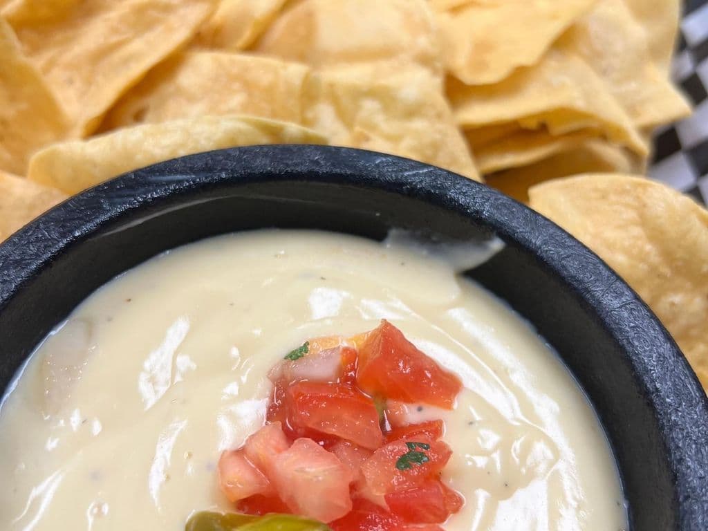 Queso & Chips