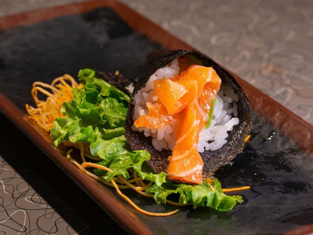 Salmon Avocado HandRoll(1pc)