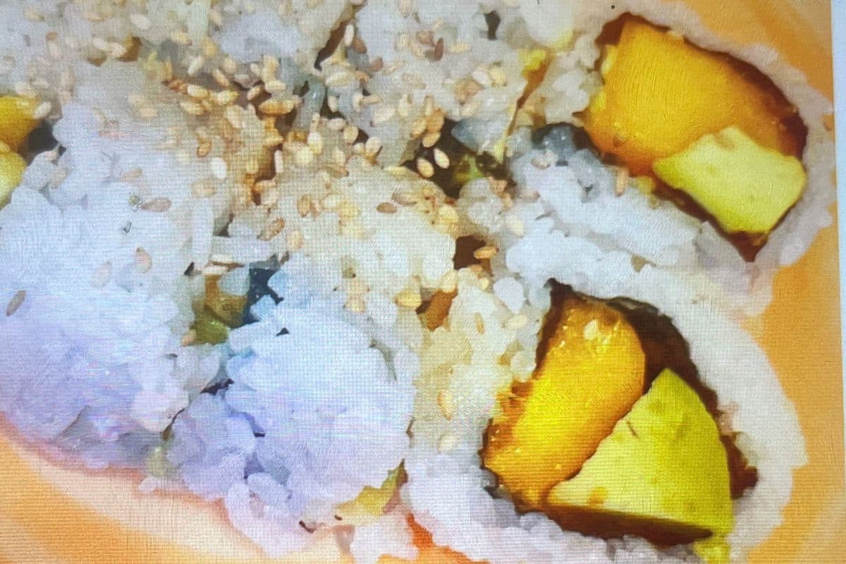 Mango Avocado Roll (芒果牛油果卷)8pcs