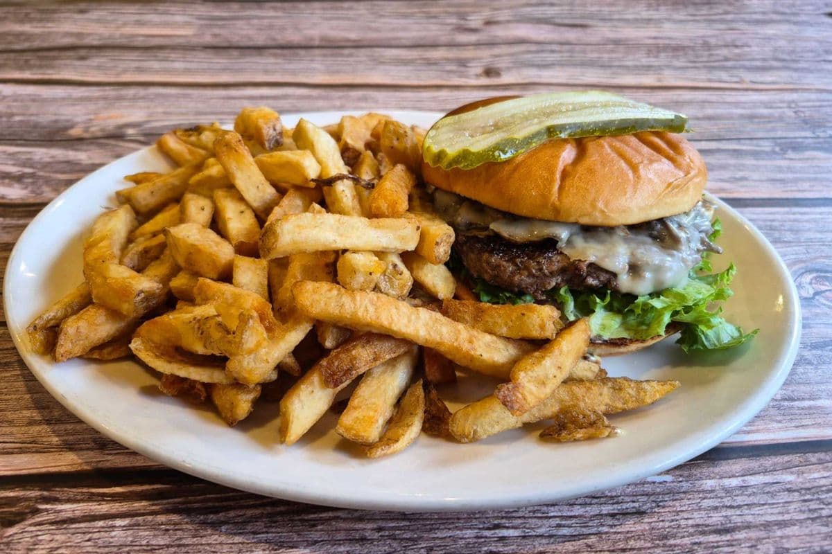 Mushroom Swiss Burger (6 oz)