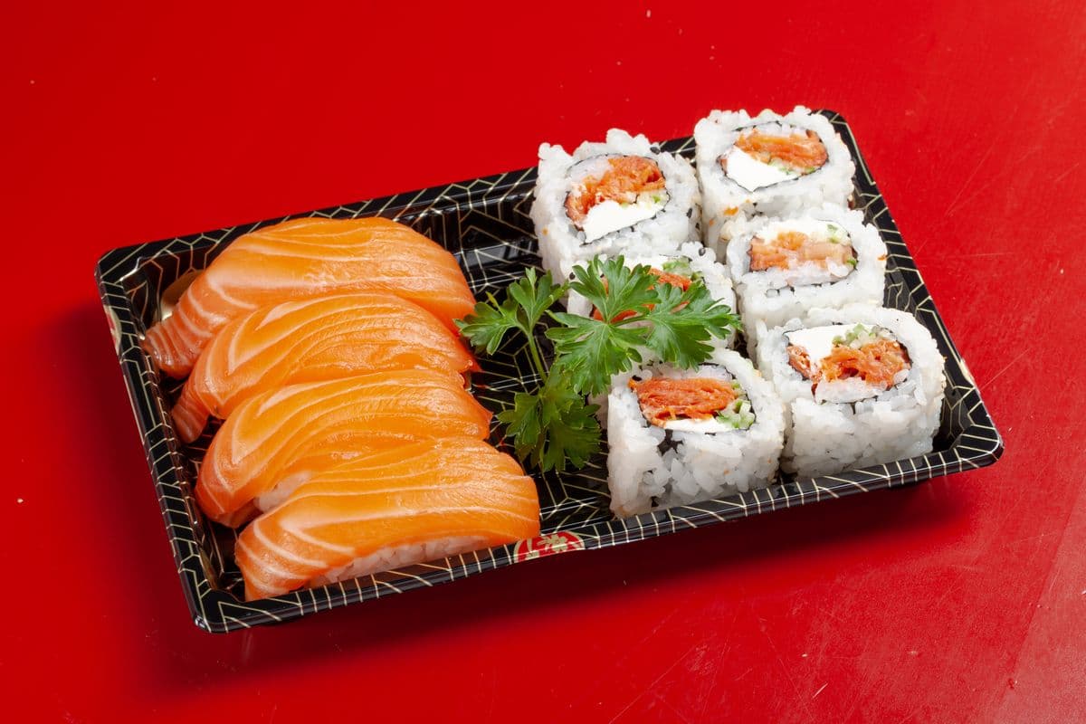 C3. Salmon Sushi (4 pcs), Philadelphia Roll (6 pcs)