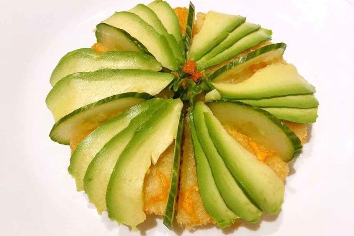 A21. Avocado Sushi Pizza (6 pcs)