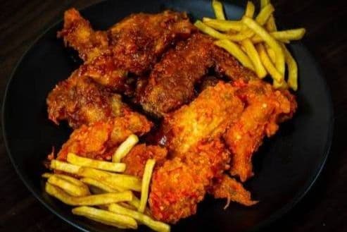 Chicken Wings (1 lb) with Fries