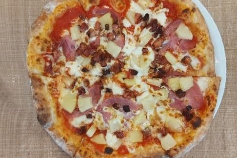 15"+ Grande Signature Famoso Hawaiian Pizza