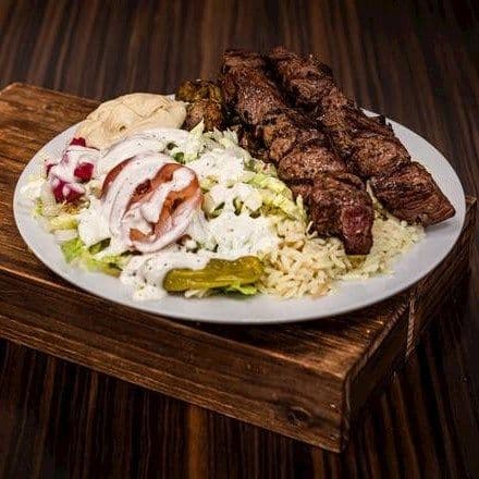 Plat de brochette de filet mignon / Filet Mignon Skewer Dish
