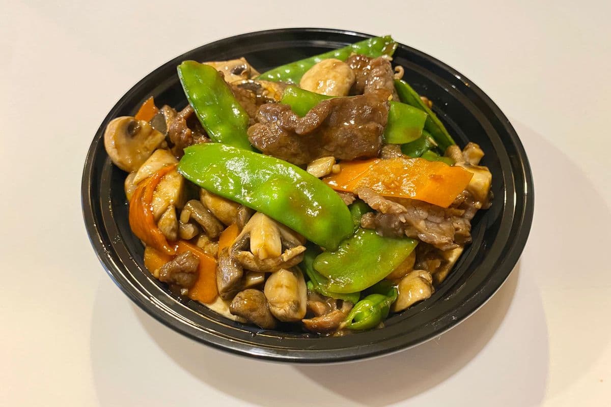 B12 Beef with Snow Peas and Fresh Mushroom