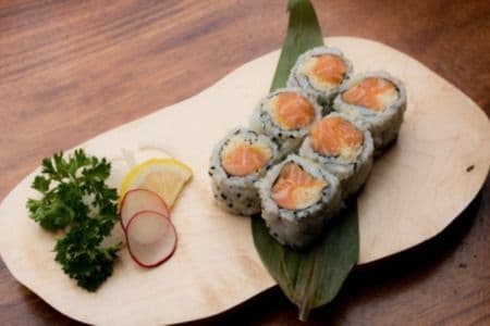 601. Spicy Salmon Roll (6 pcs)