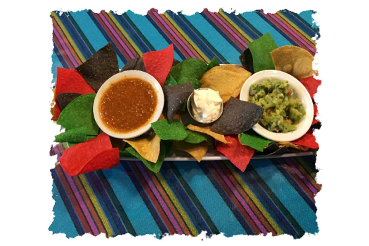Nachos avec trois sauces