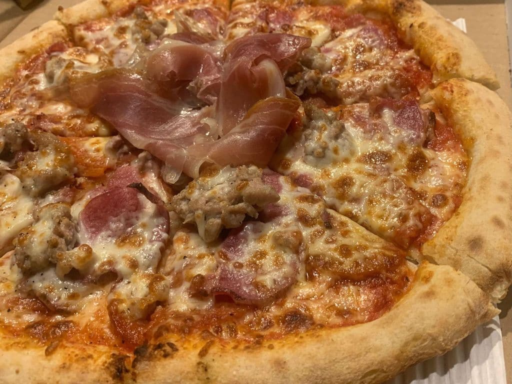 7. CARNIVORA PIZZA