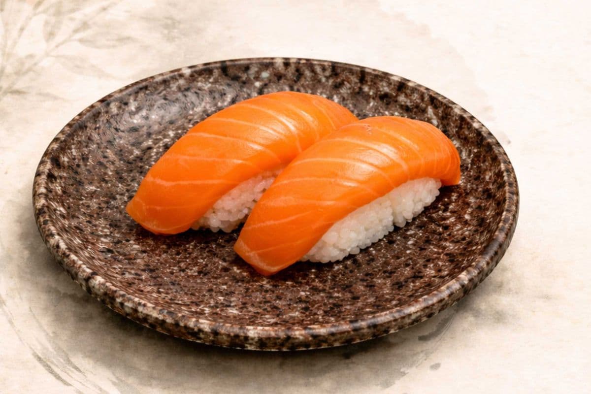 Salmon Nigiri (2 pcs)
