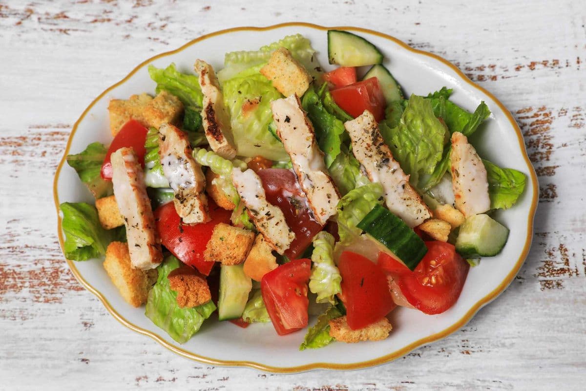 Salade Au Poulet (Moyenne)