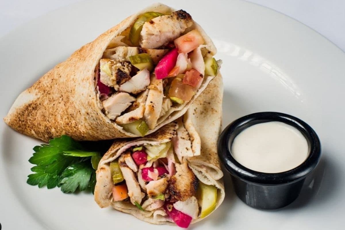 Poulet / Chicken shawarma sandwich