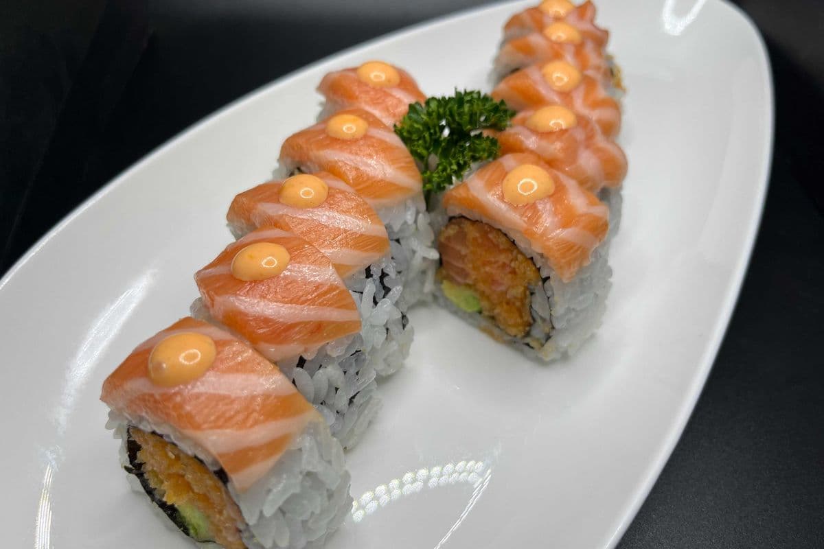 Double Salmon Roll (Salmon On Top) (10 pcs)