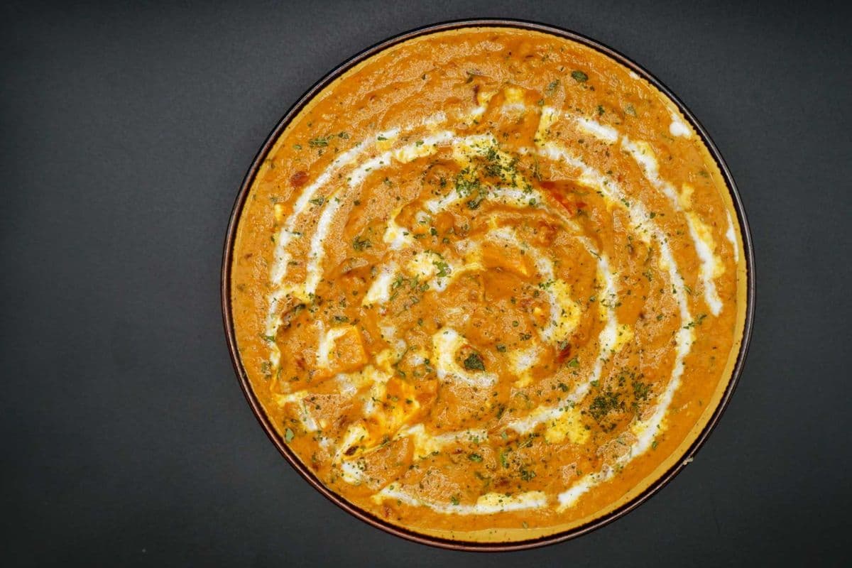 CREAMY PANEER MAKHANI WITH 2 ROTI