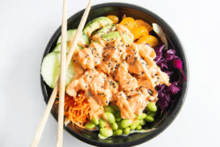 Bol poké au saumon