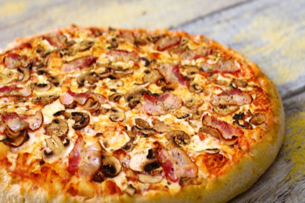 Medium Americana Pizza