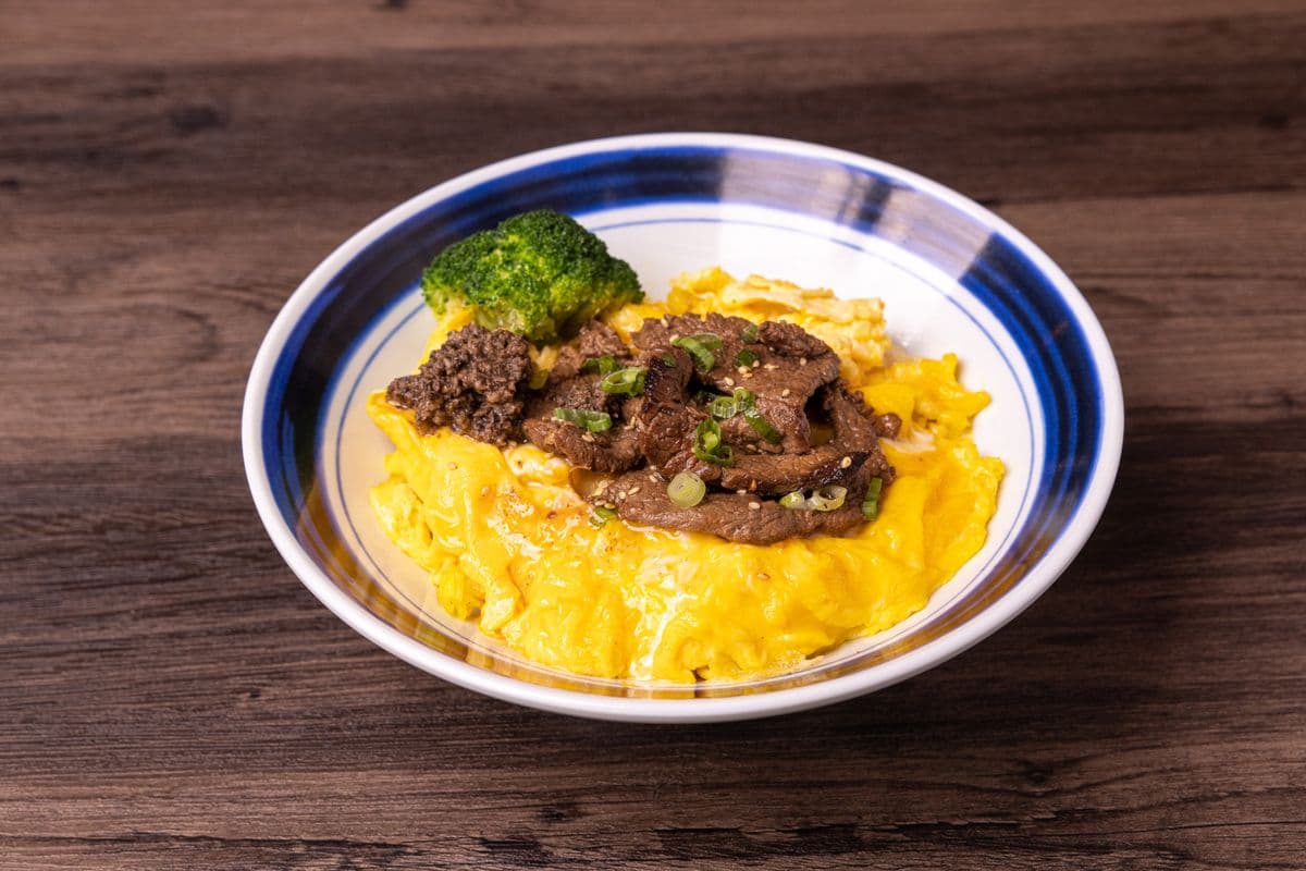 A04. Beef and Black Truffle Scrambled Eggs on Rice (黑松露滑蛋牛肉飯)