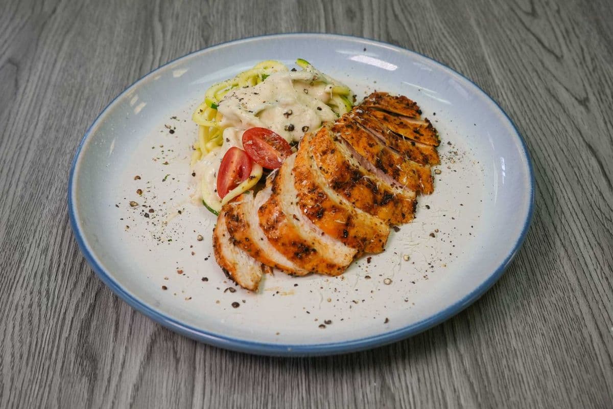 Keto Grilled Chicken Alfredo (330 Cal)