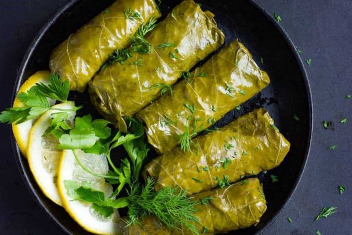 Feuilles de Vigne Farcies (4 mcx) / Stuffed Grape Leaves (4 pcs)