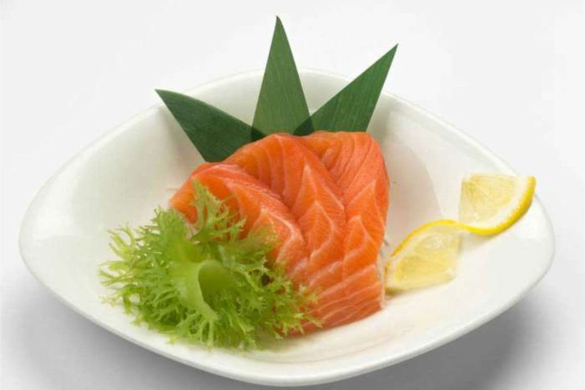 Salmon Sashimi (3 pcs)