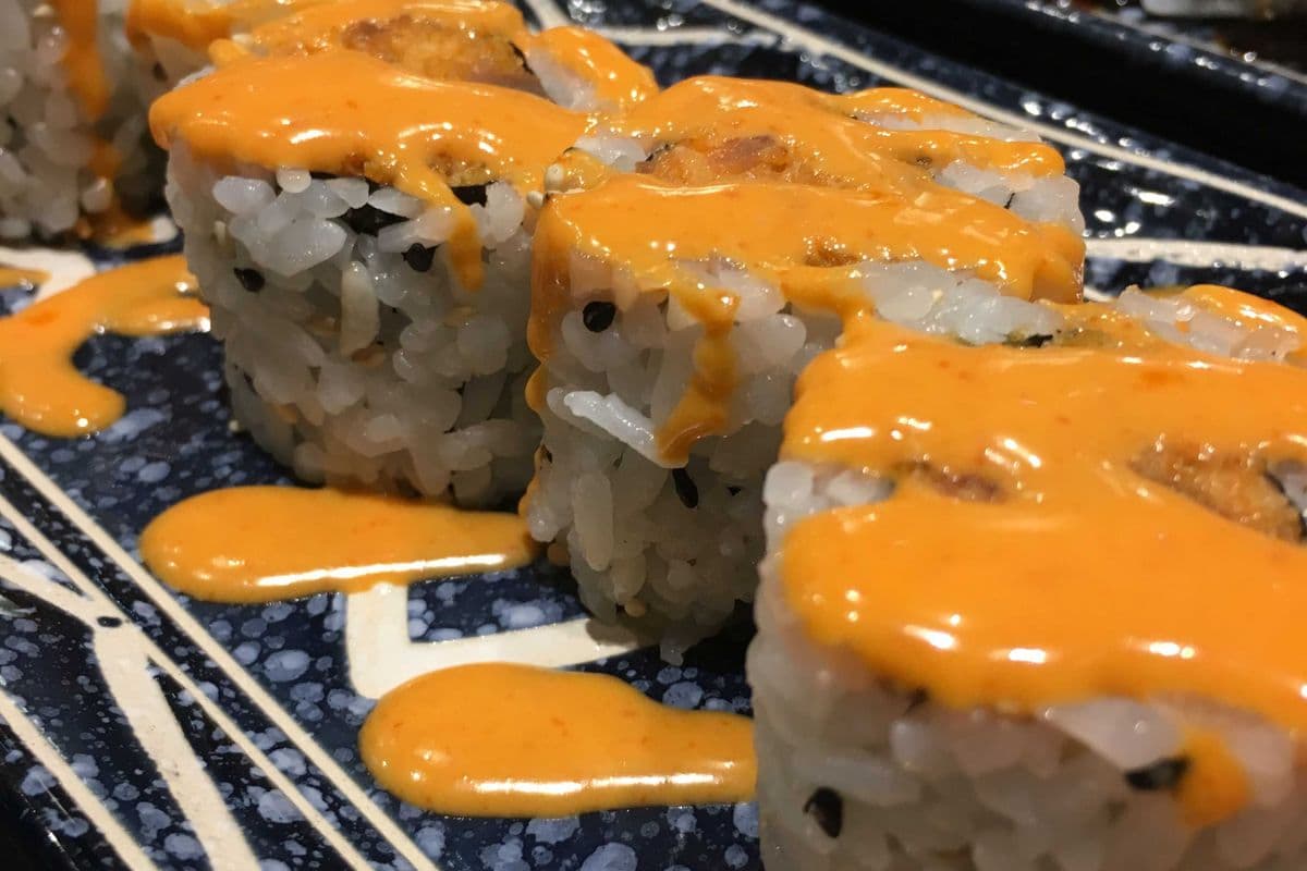 Spicy Salmon Maki Roll (6pcs)