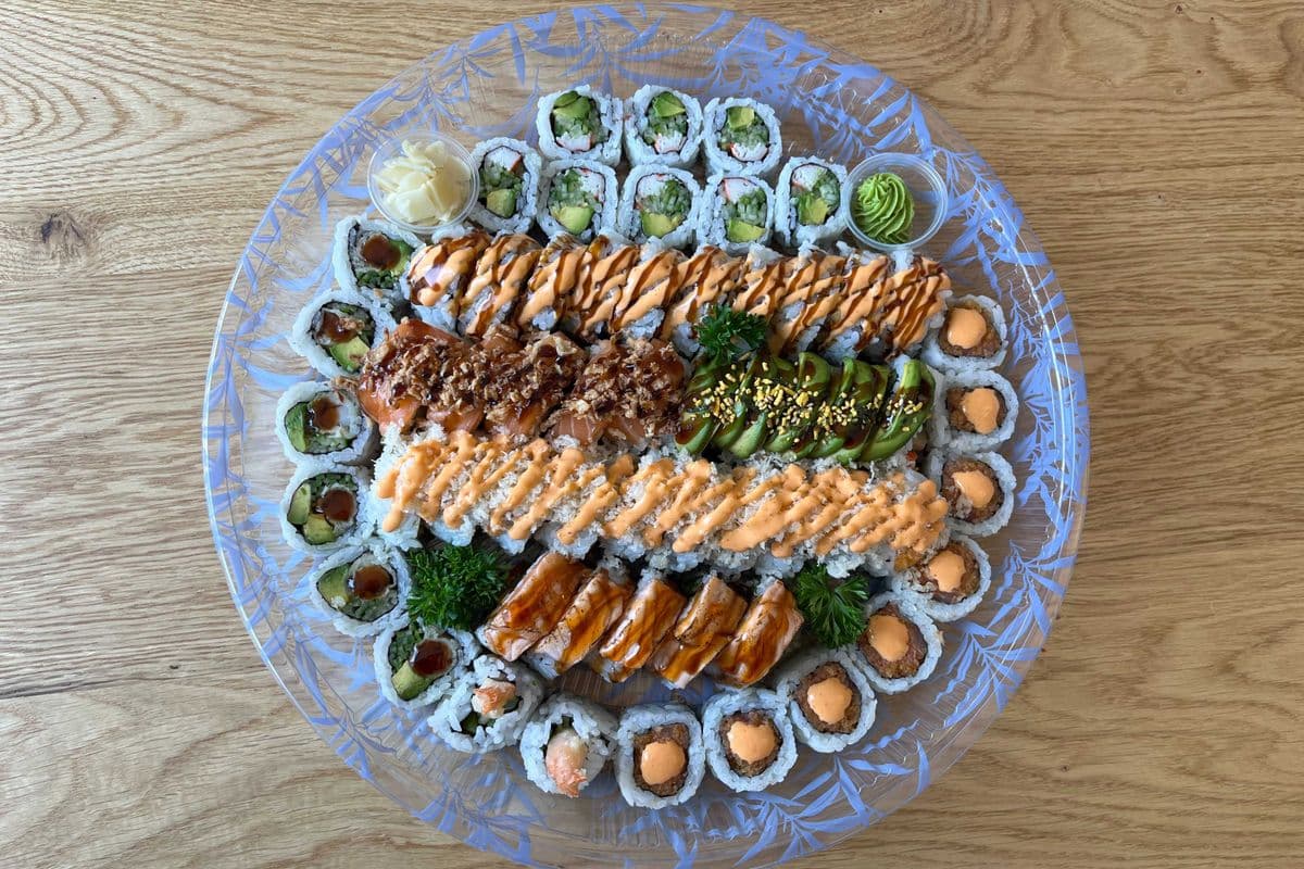 Medium Roll Party Tray 59pc