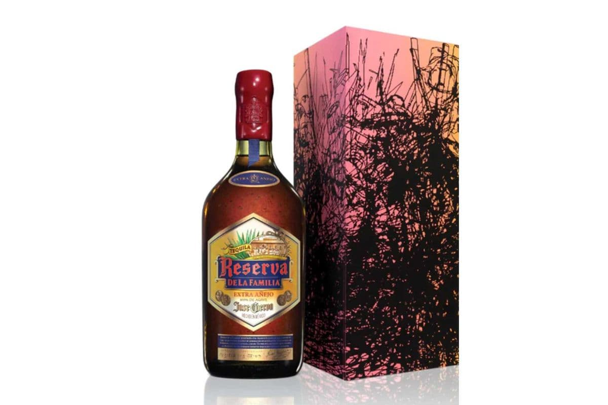 Jose Cuervo Reserva De La Familia Extra Anejo (750 ml Bottle) (1 x 750 ml Bottle)