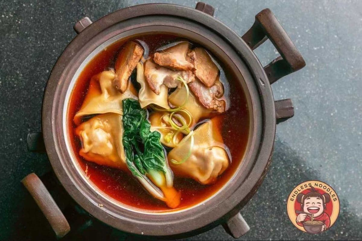 S2. Wonton Soup (6 Pcs) 云吞汤