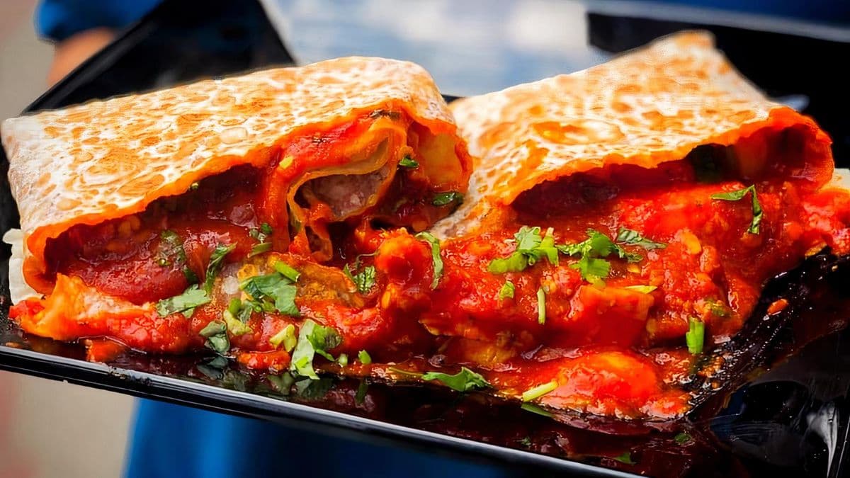 Hakka Chilli Paneer  (Spicy)