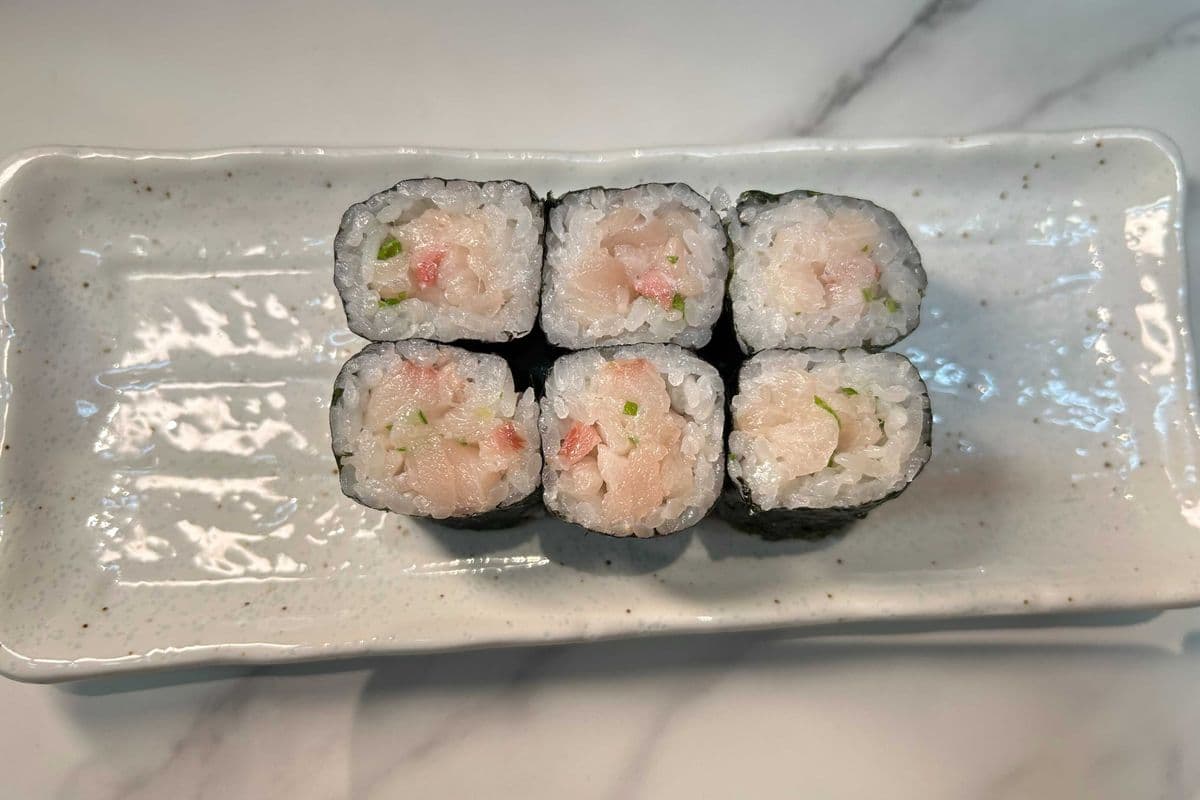 Yellowtail (Hamachi) Roll (6 pcs)