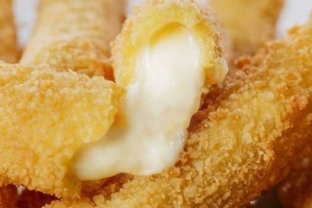 Mozzarella Sticks (6 pcs)