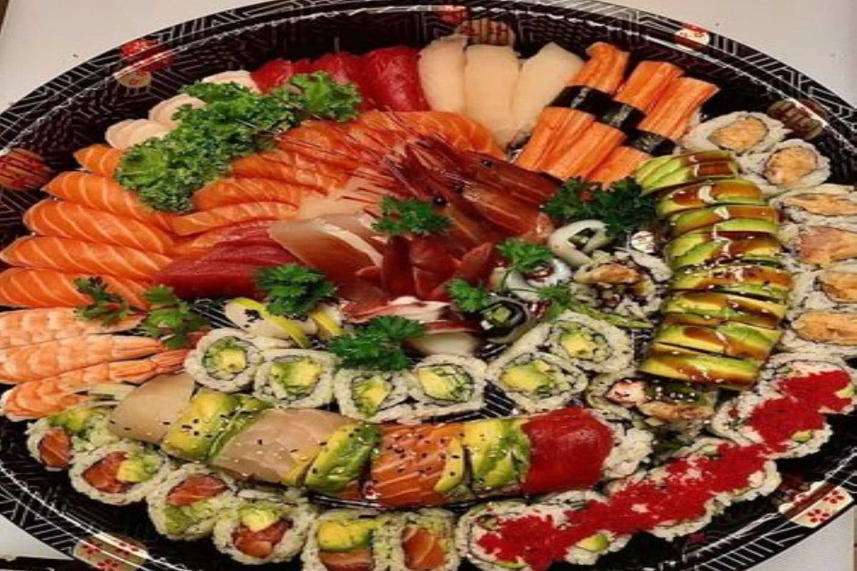 708. Assorted Sashimi-Sushi-Roll (100pcs)