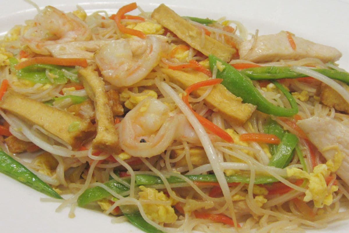 B7. Singapore Noodles with Chicken and Shrimp