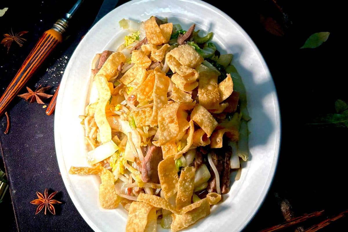 Beef chop suey and crispy noodle top.