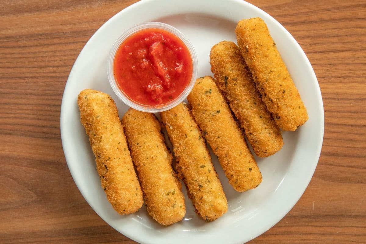 Mozzarella Sticks (6 pcs)