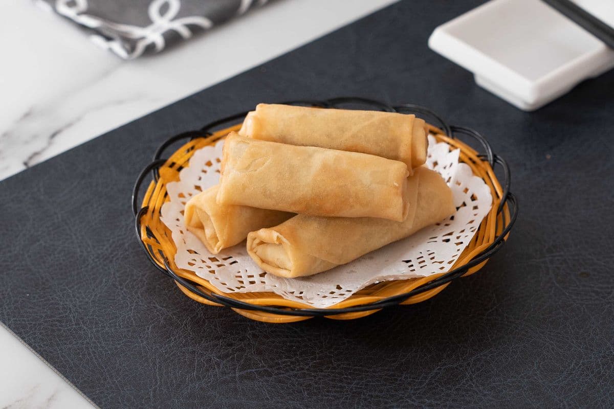 Deep Fried Spring Roll (6 pcs) 爽脆素菜炸春卷