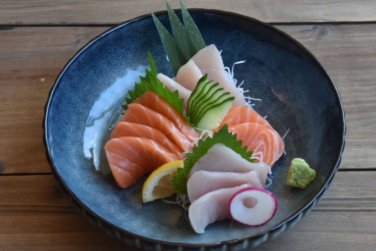 Salmon And Tuna Sashimi (L)