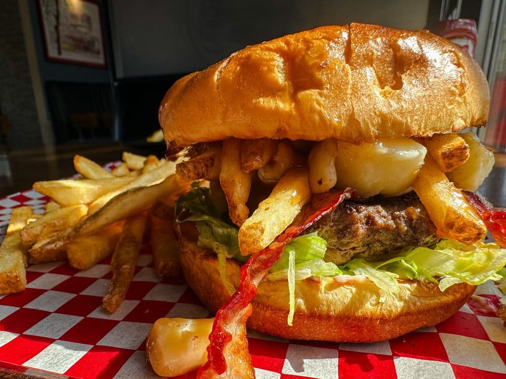 The Poutine Burger / The Poutine Burger