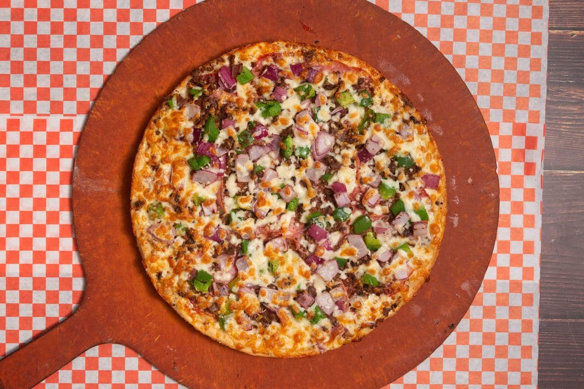 14" Large Deluxe Pizza