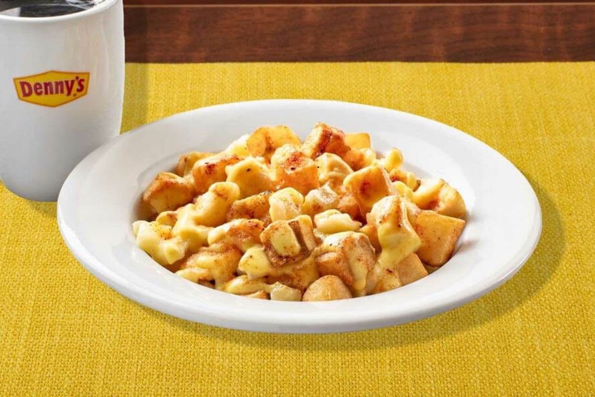 BREAKFAST POUTINE (660 Cal)