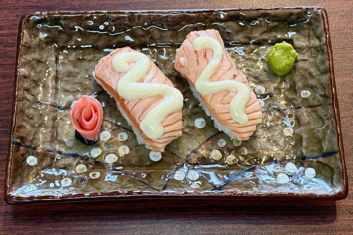 Flame-Seared Salmon Nigiri (2 pcs)