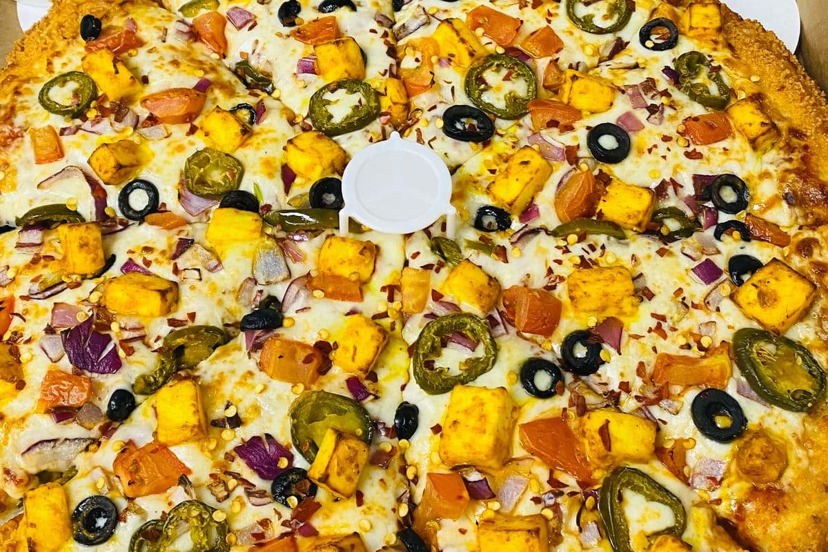 #25 - 8" Achari Chicken Pizza