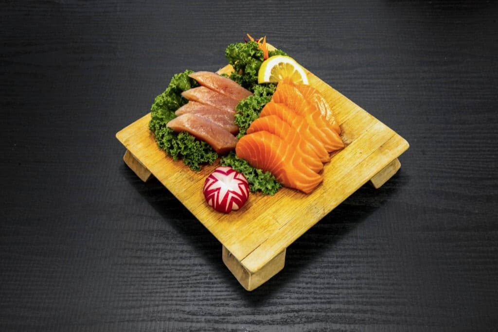 Salmon and Tuna Sashimi (9pcs)