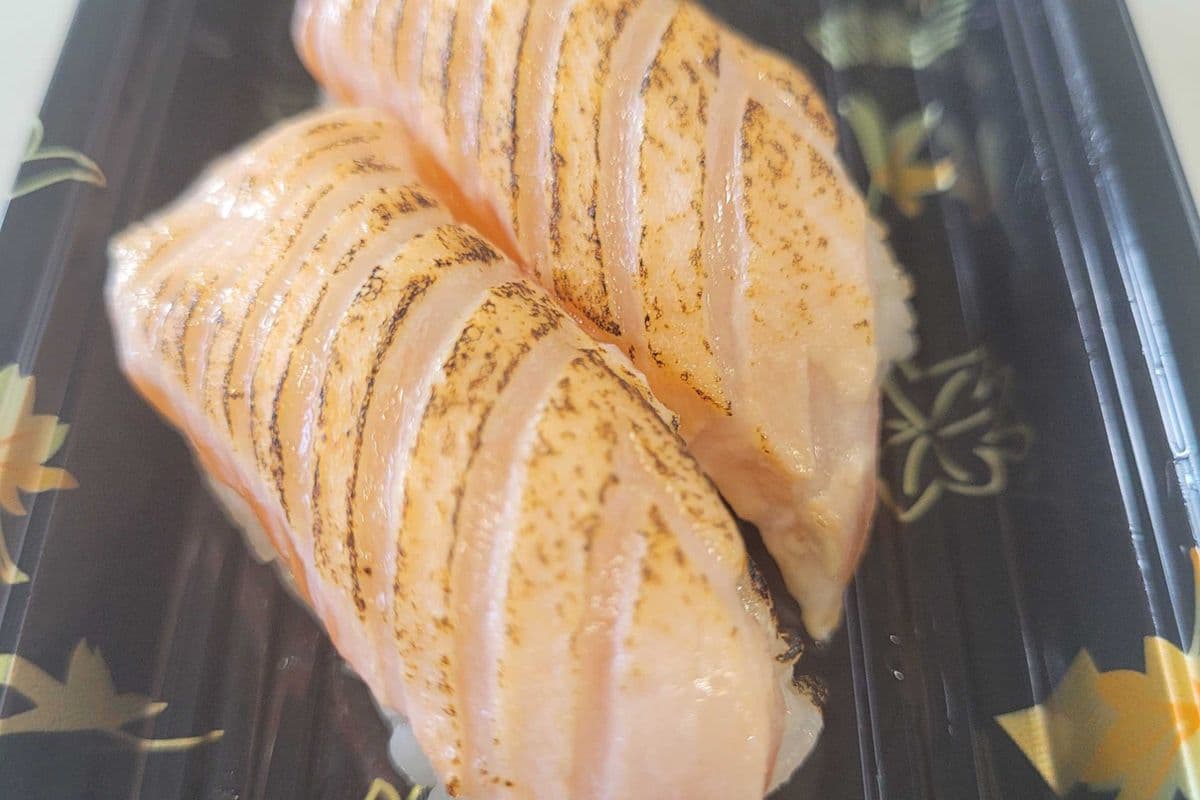 D1. Torched Salmon (2pcs)