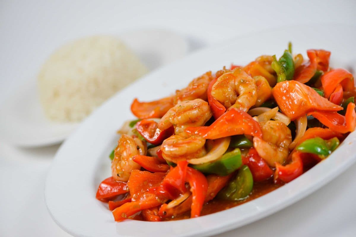 60. Stir-Fried Prawns with Curry Sauce (with Bell Peppers & white onions, carrots)- Tom Xao Cari
