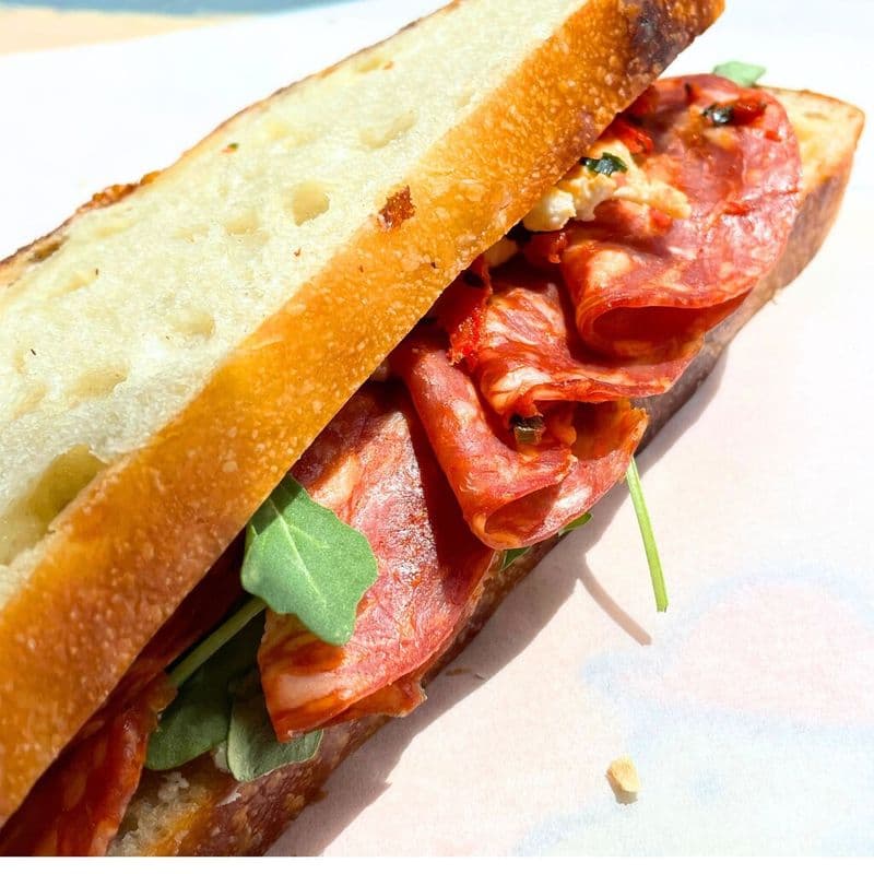 Sandwich chorizo mozzarella / Chorizo ​​and mozzarella sandwich