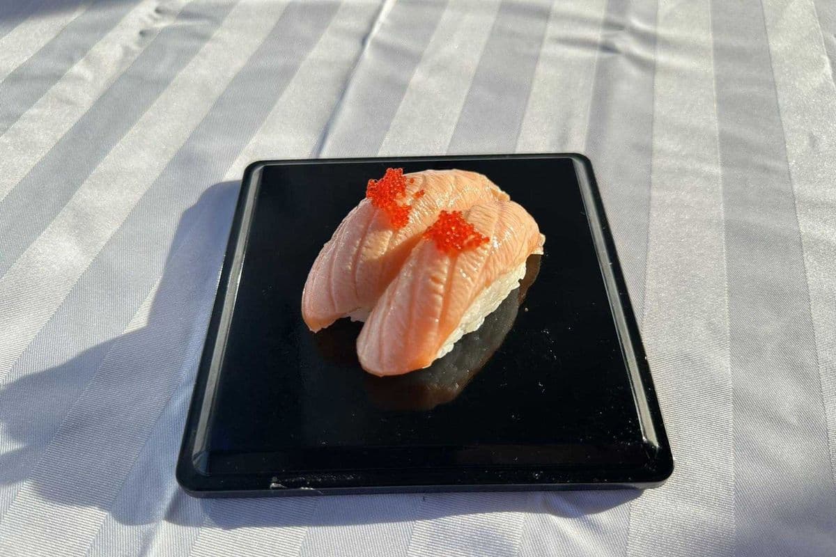 Salmon Torched Nigiri (2 pcs)