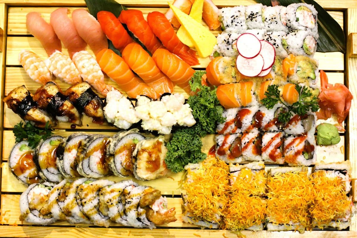 Large Trays (62 pcs), For 3-4 People